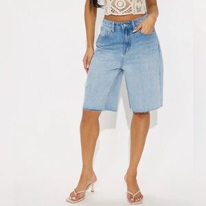NWT Light Wash Denim Bermuda Women’s Small